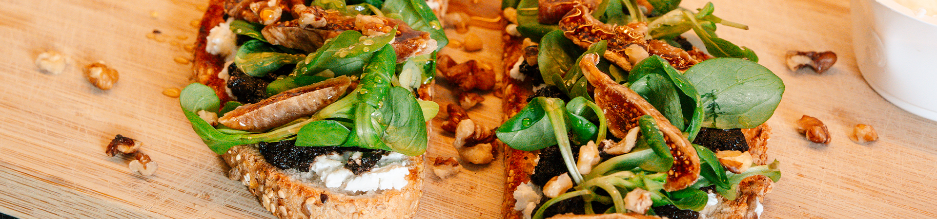 Tartine fraîche au Beltza, chèvre et figue